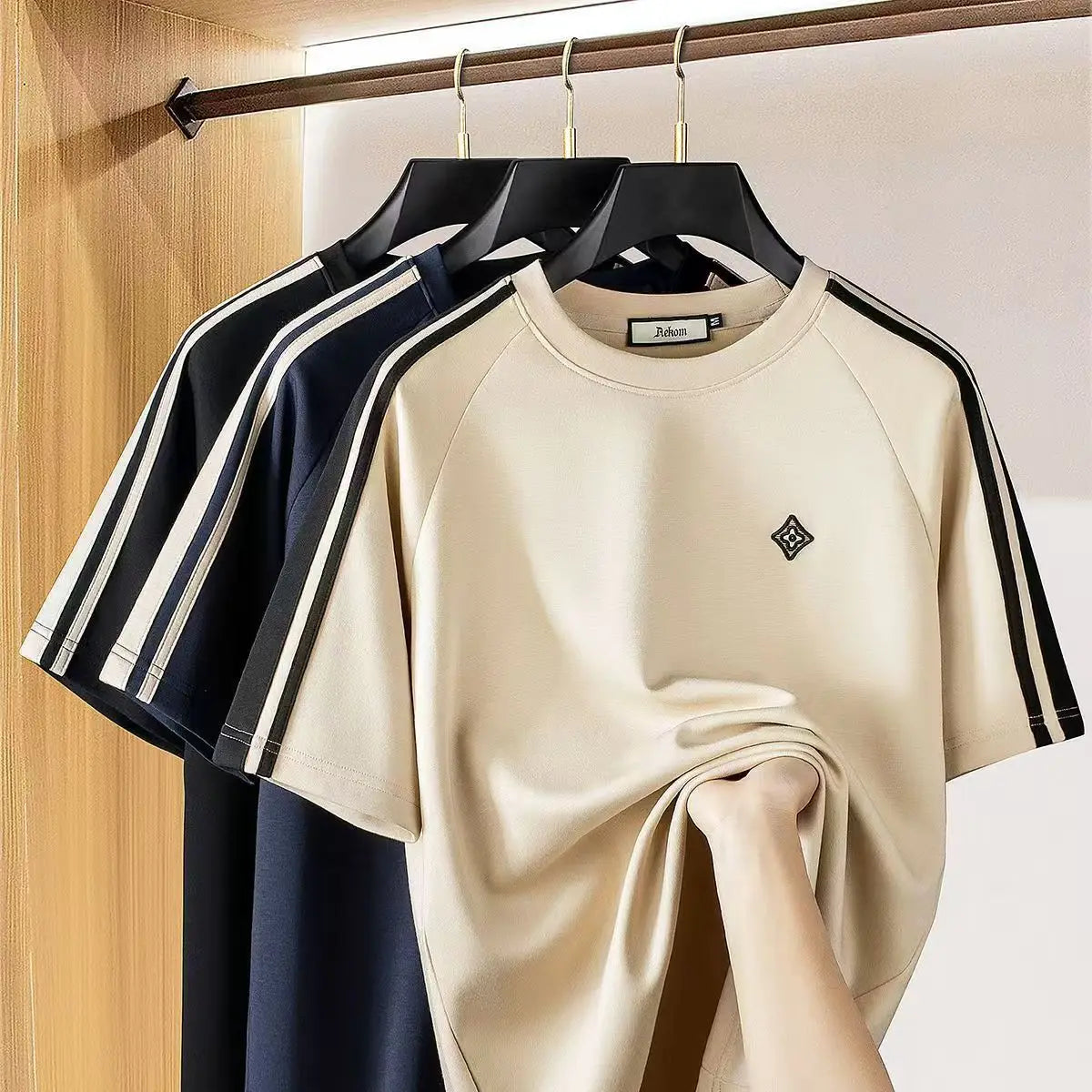 ASTORIA ライン入りTシャツ＆ジョガーのセットアップ