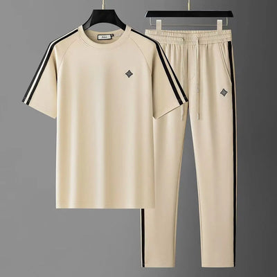 ASTORIA ライン入りTシャツ＆ジョガーのセットアップ