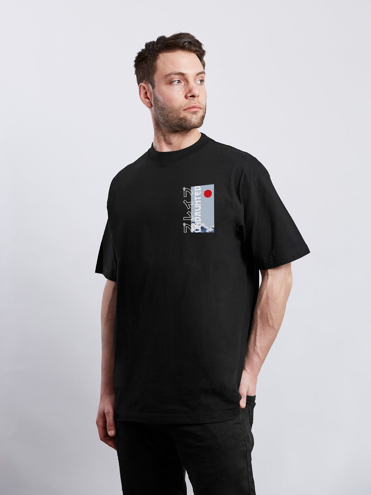 UNDAUNTED 和文字のバックプリントTシャツ