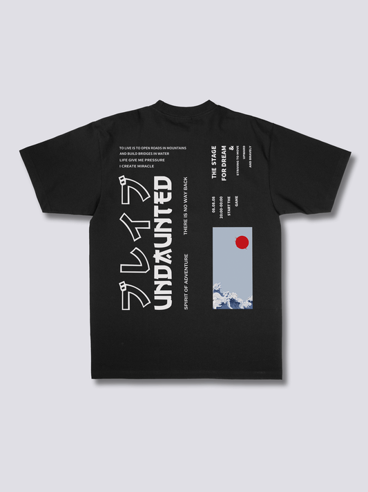 UNDAUNTED 和文字のバックプリントTシャツ