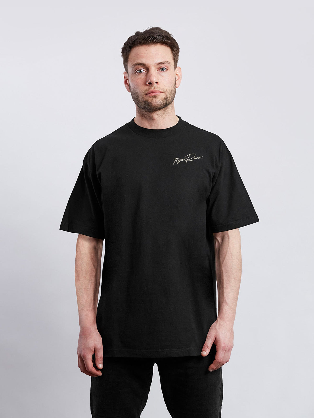 UNDEFEATED 和柄グラフィックのバックプリントTシャツ