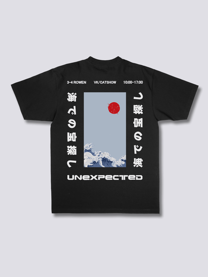 UNEXPECTED 和モダンのバックプリントTシャツ