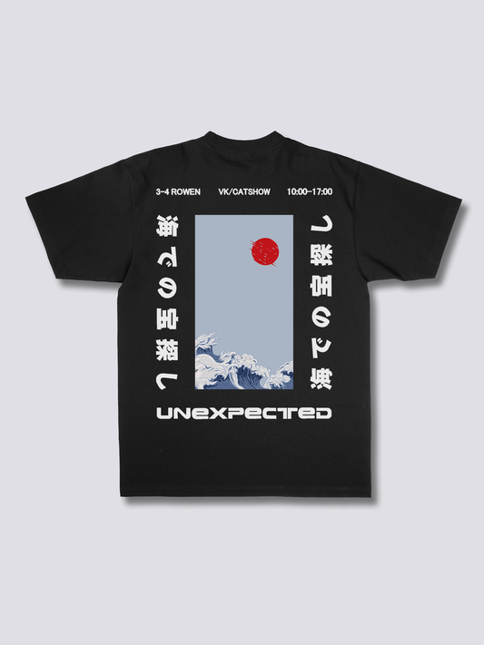 UNEXPECTED 和モダンのバックプリントTシャツ