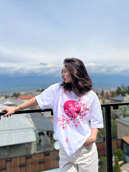 SPRING BLOSSOM 春の花のフロントプリントTシャツ
