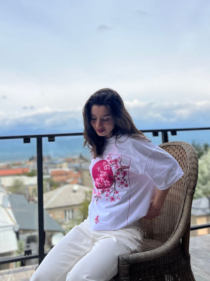 SPRING BLOSSOM 春の花のフロントプリントTシャツ